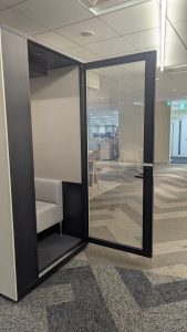 調光フィルムKasmy透明テレキューブ