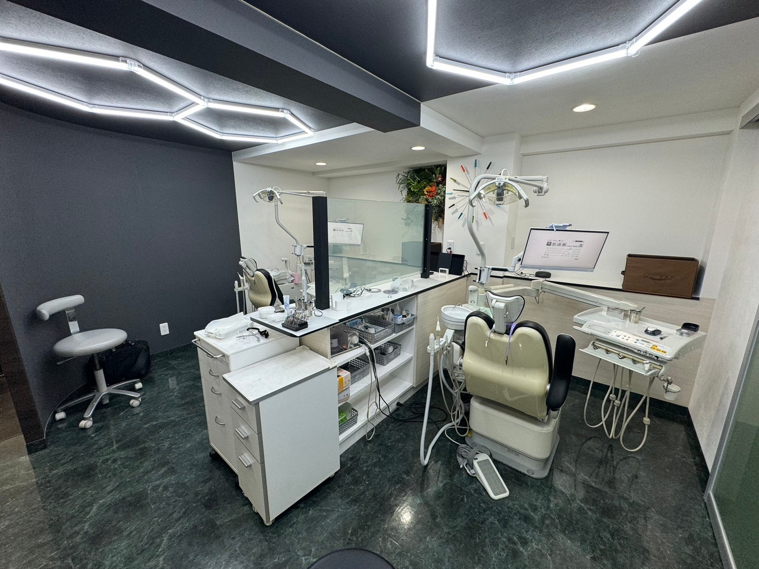 調光フィルム施工事例　横須賀ファースト歯科クリニック様