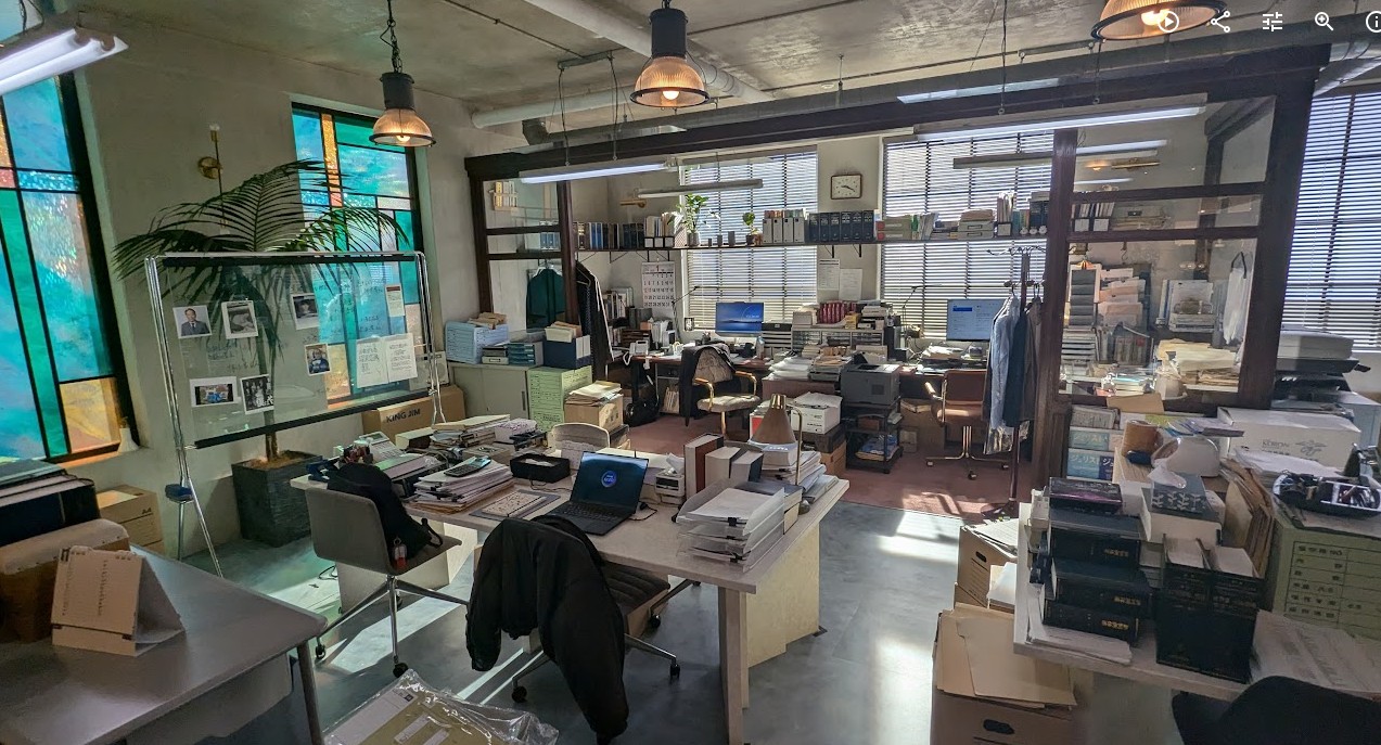 調光フィルム施工事例　TBSドラマ【クジャクのダンス誰が見た？】